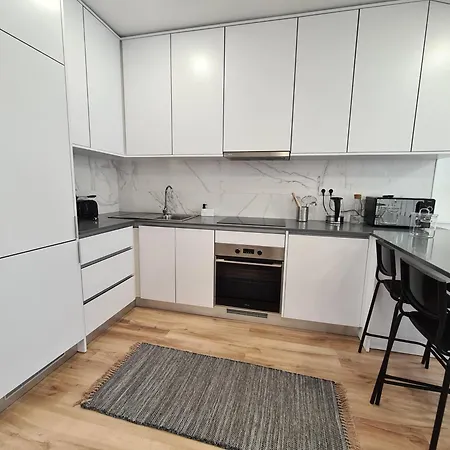 Marina Modern Suite شقة *